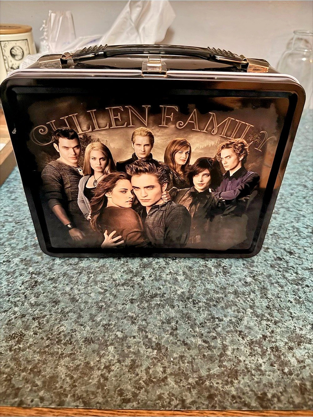 NECA The Twilight Saga: New Moon Cullen Family Metal Lunch Box Black Collectible